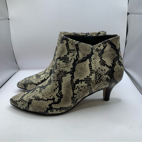 CLARKS Collection Women’s Linvale Sea Ankle Boot Taupe Snakeskin VEGAN Sz 8M - Picture 3 of 8